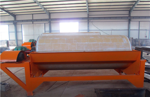 小型磁選機(jī)，生產(chǎn)中發(fā)揮小型磁選機(jī)的工作效率_輥式生產(chǎn)中發(fā)揮小型磁選機(jī)的工作效率_磁塊如何排列